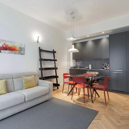 Milano: Incantevole Appartamento In Pieno Centro - Fancy Yellow Apartments Milão Exterior foto